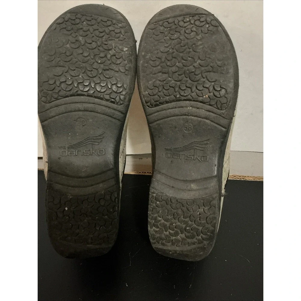 dansko xp 2.0 Gray Suede Clogs 38 Worn